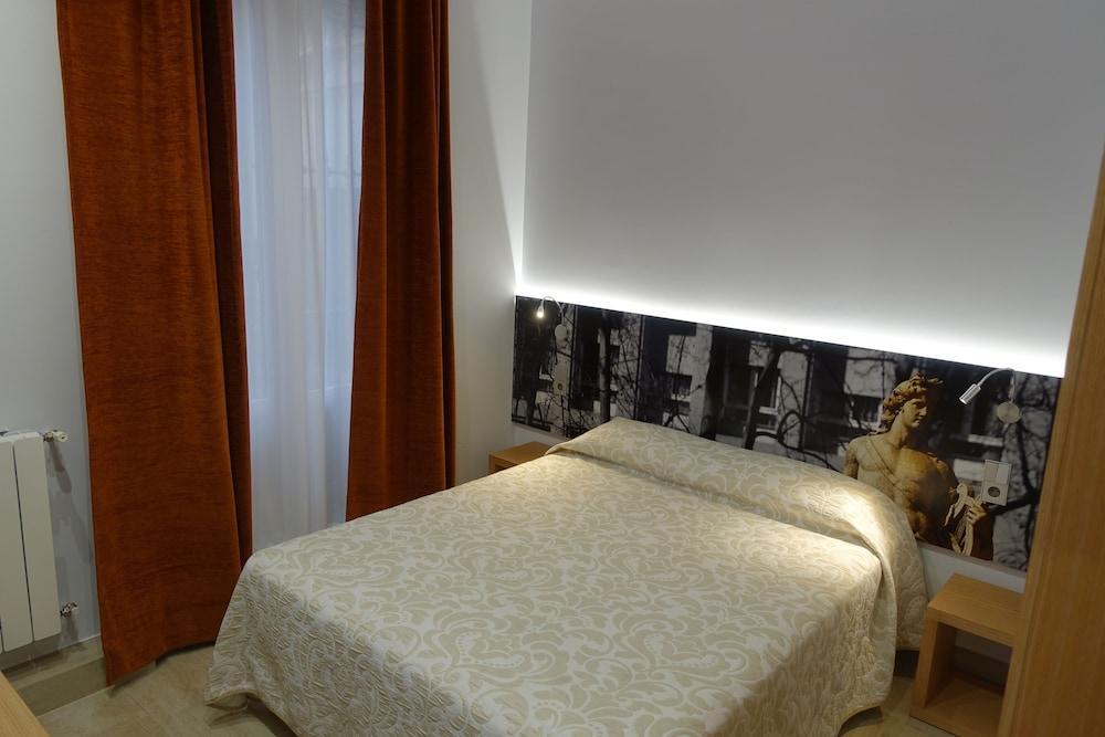 Hostal Cervelo Madrid Exterior photo