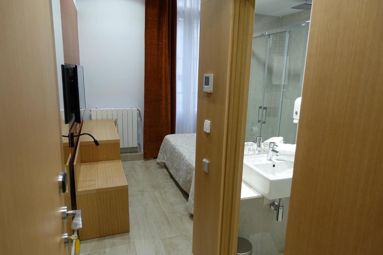 Hostal Cervelo Madrid Exterior photo
