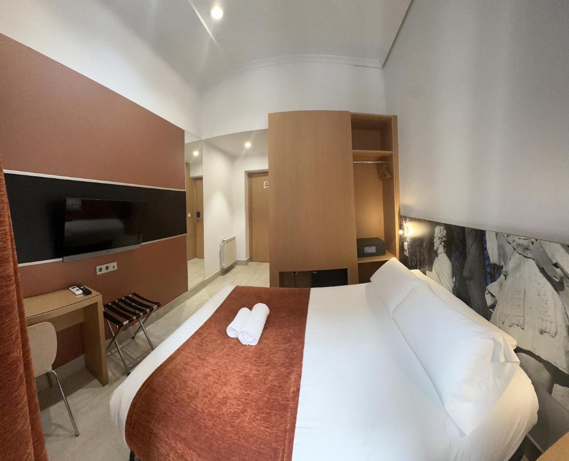 Hostal Cervelo Madrid Exterior photo