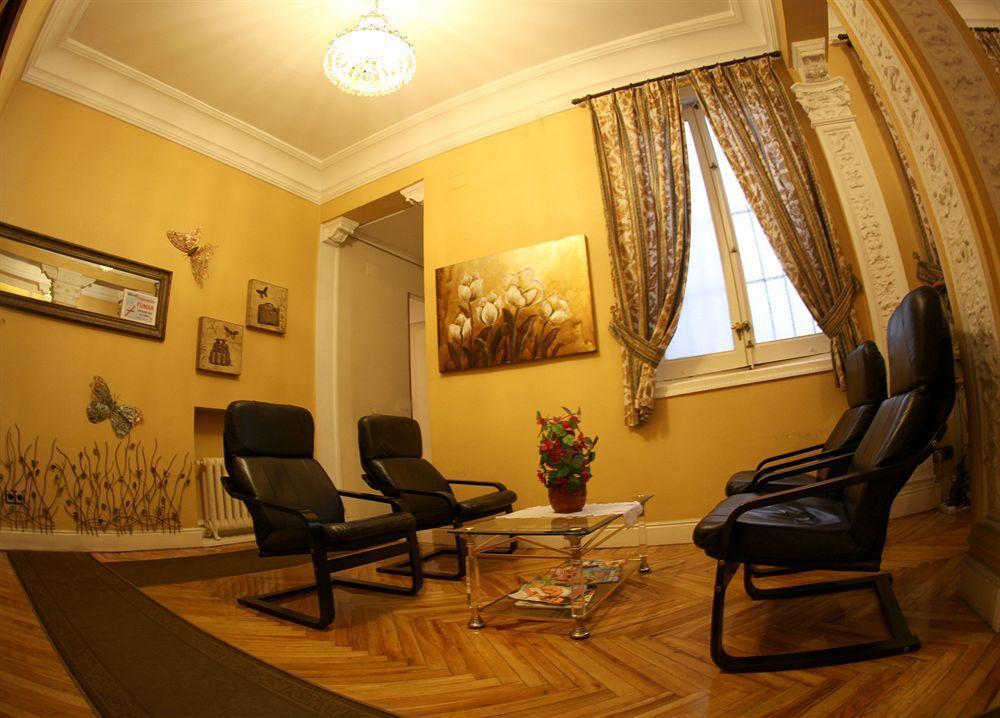 Hostal Cervelo Madrid Exterior photo