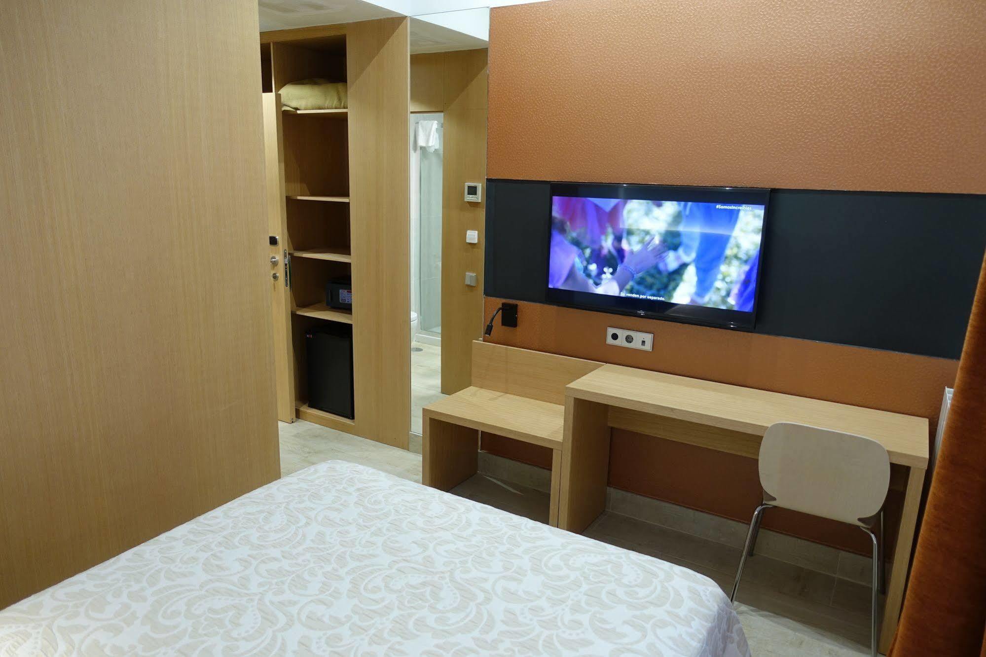 Hostal Cervelo Madrid Exterior photo