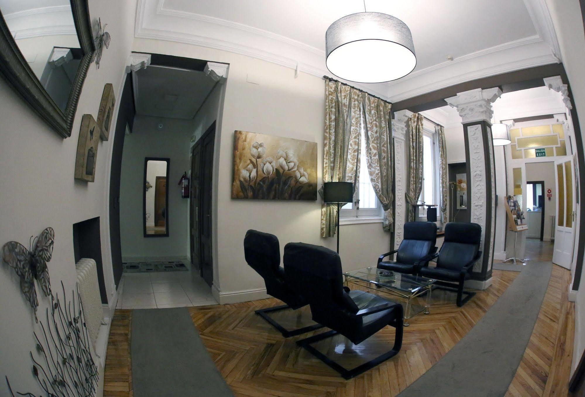 Hostal Cervelo Madrid Exterior photo