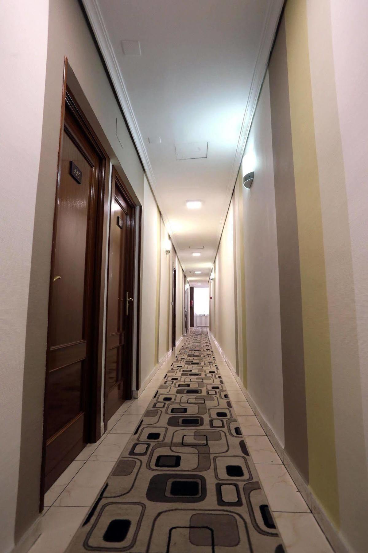 Hostal Cervelo Madrid Exterior photo