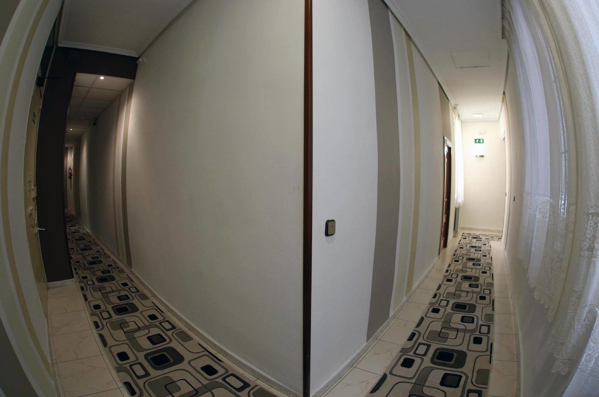 Hostal Cervelo Madrid Exterior photo