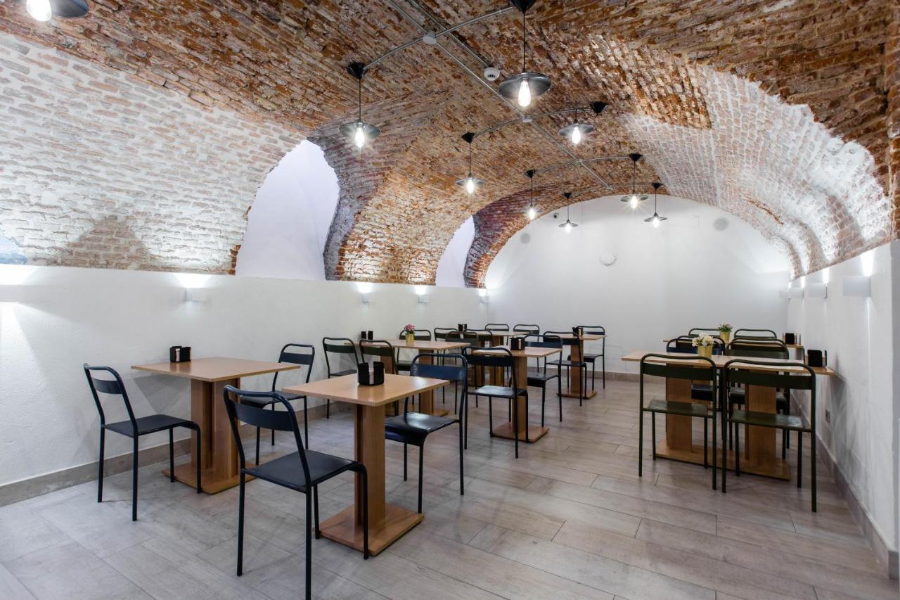 Hostal Cervelo Madrid Exterior photo