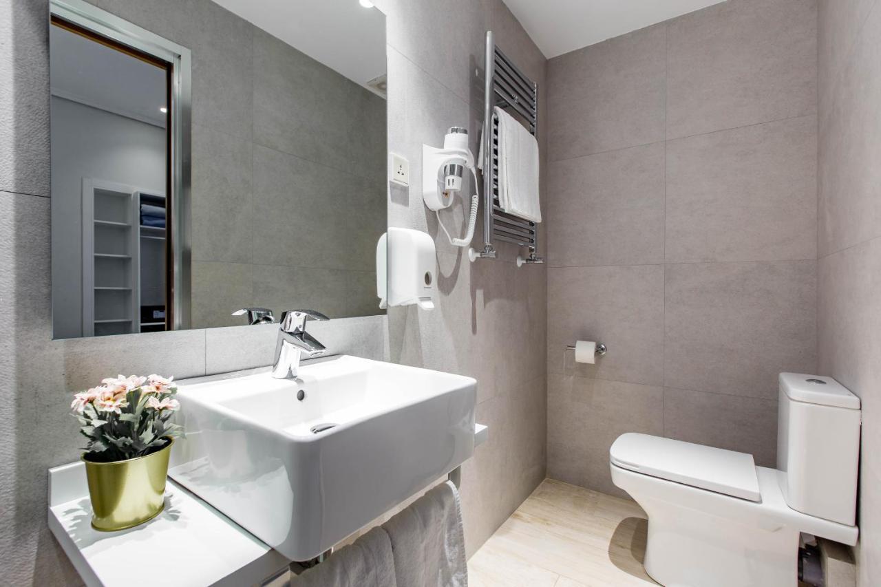 Hostal Cervelo Madrid Exterior photo