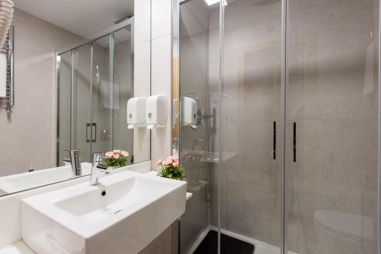 Hostal Cervelo Madrid Exterior photo