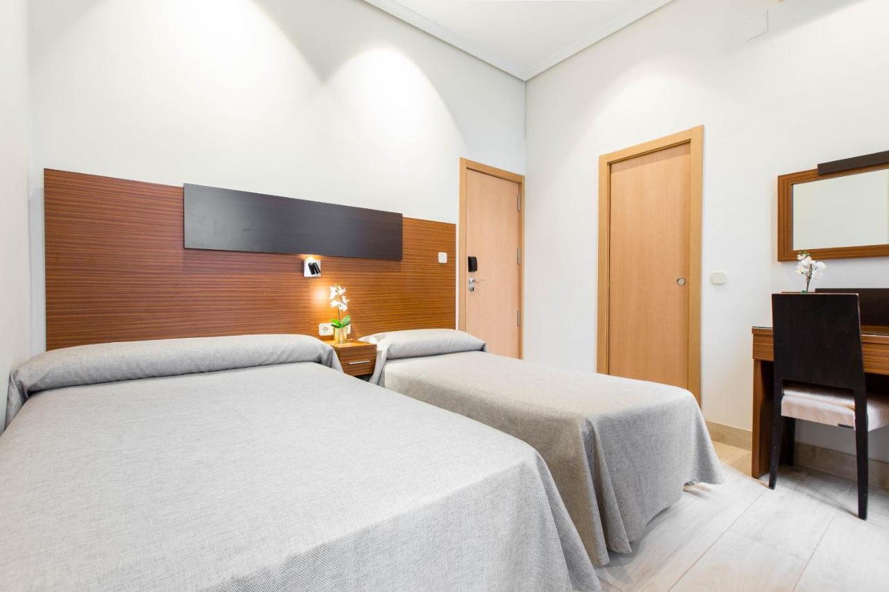 Hostal Cervelo Madrid Exterior photo