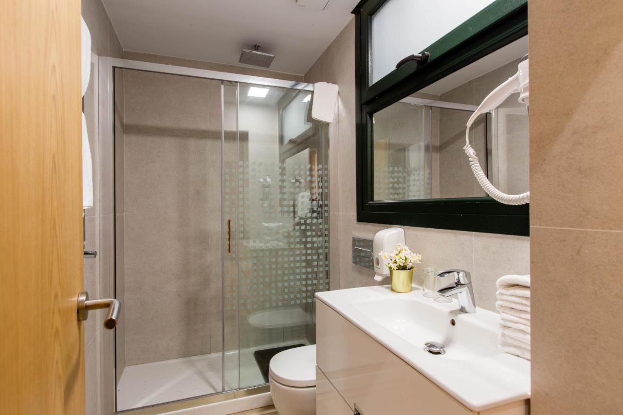 Hostal Cervelo Madrid Exterior photo