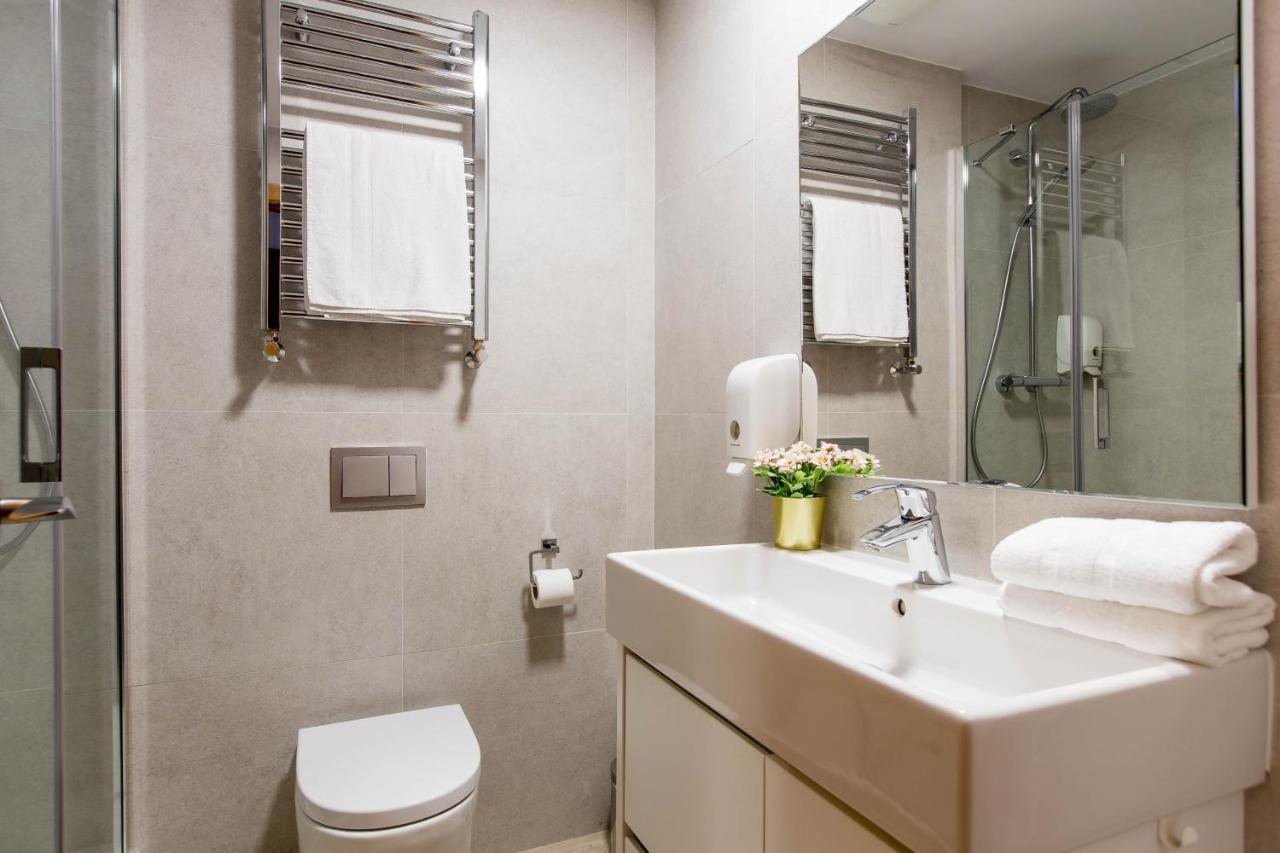 Hostal Cervelo Madrid Exterior photo