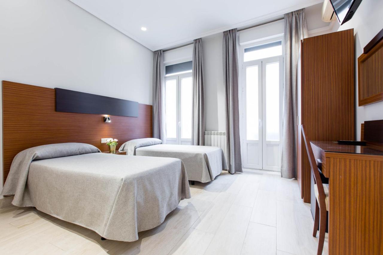 Hostal Cervelo Madrid Exterior photo