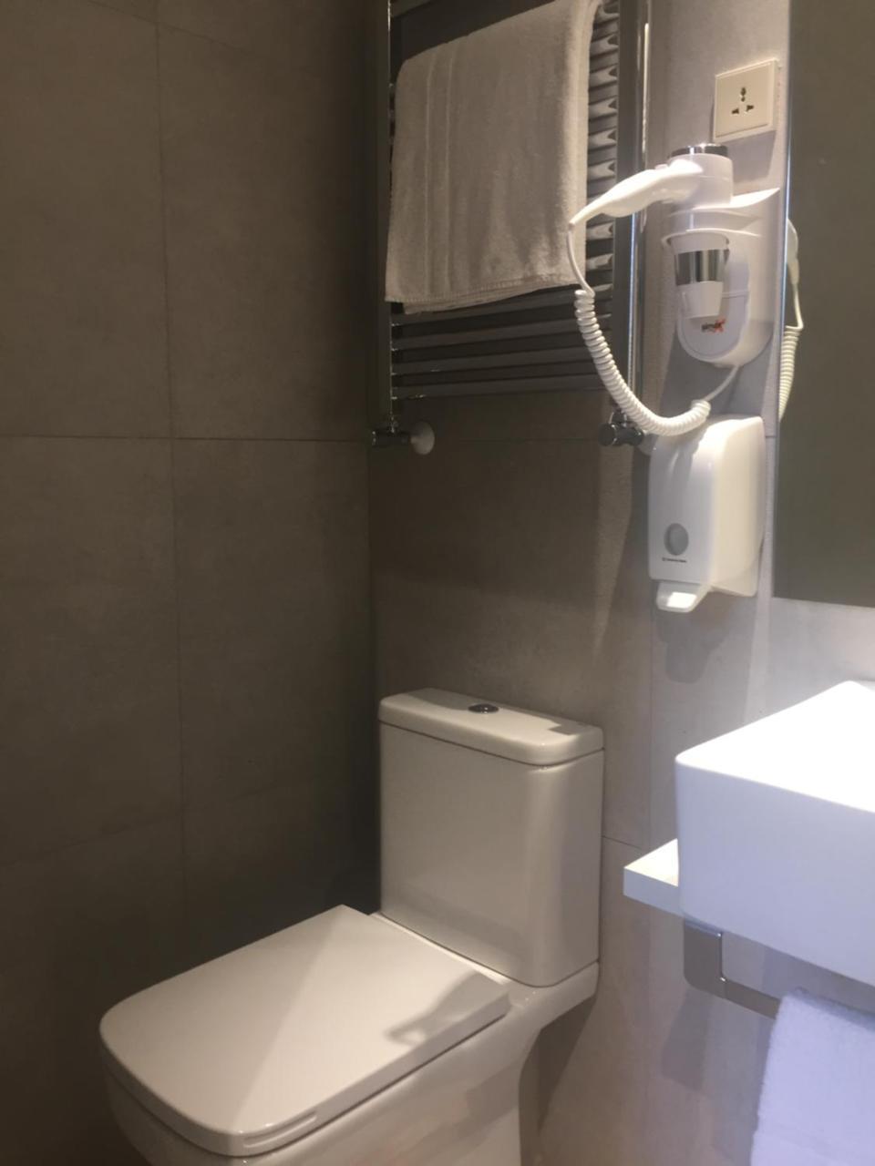 Hostal Cervelo Madrid Exterior photo
