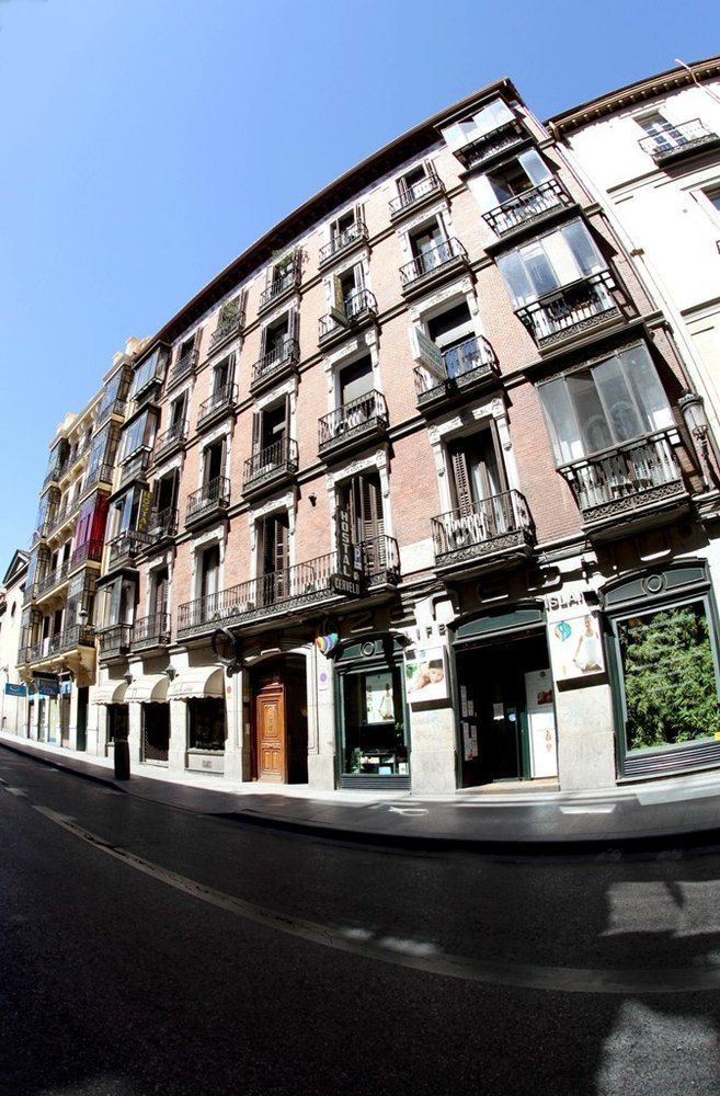 Hostal Cervelo Madrid Exterior photo